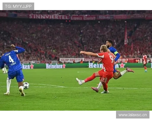 拜仁慕尼黑进攻体系围绕凯恩展开,战术重心调整对多线竞争格局带来变化 拜仁慕尼黑进攻体系围绕凯恩展开,战术重心调整对多线竞争格局带来变化