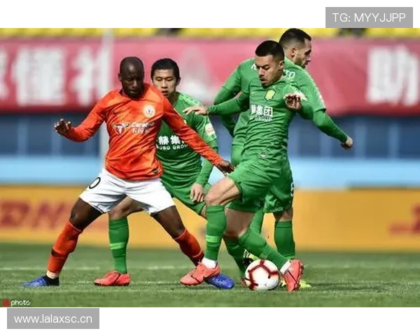 保利尼奥攻守兼备的中场核心表现解析 保利尼奥攻守兼备的中场核心表现解析