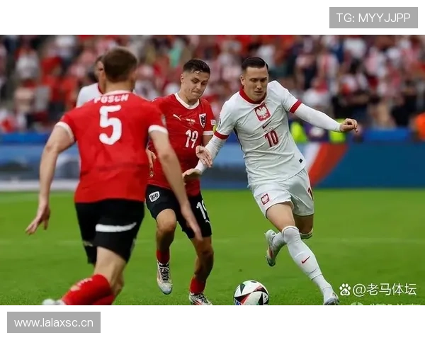 莱万多夫斯基个人数据与荣誉匹配度解析：历史地位如何评估