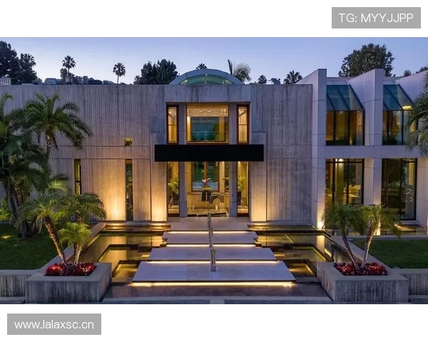 大阪刚买下比弗利山那栋豪宅，月供比我年薪还高